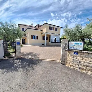  Ostanak kod kuće Berber Croatia